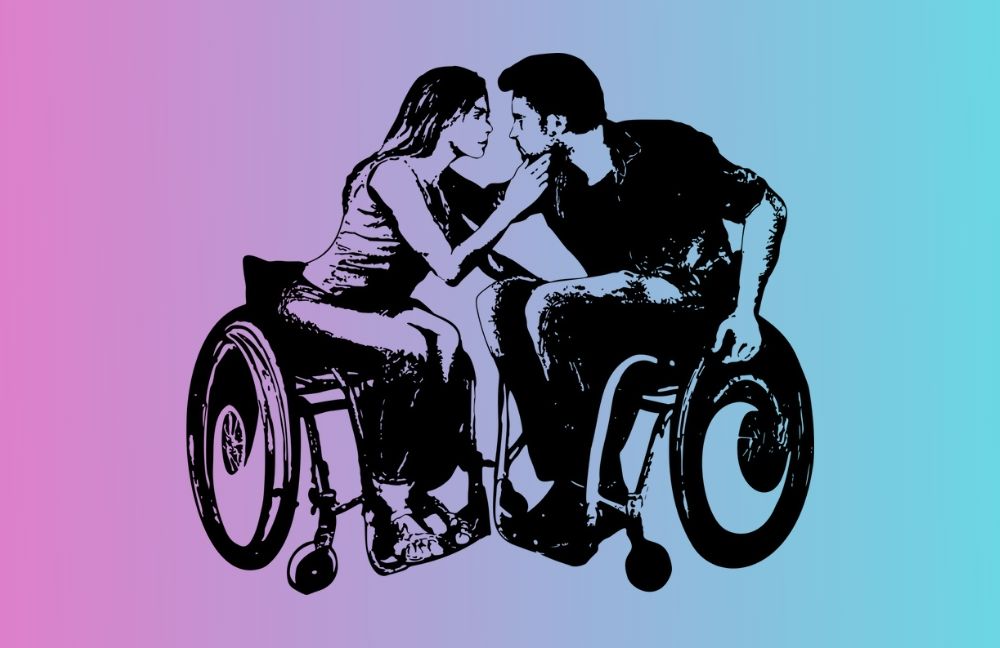 Due persone su sedia a rotelle che si stanno baciando